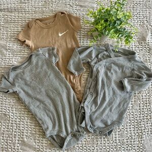 🦋(3) Infant Onesies